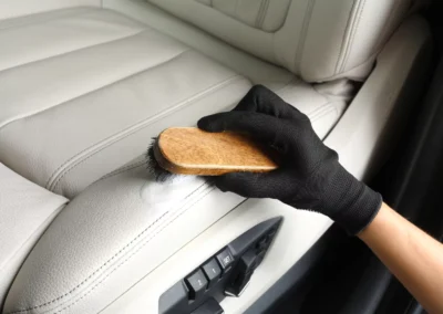 Nettoyage cuirs et tissus pour voiture